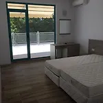 Ξενοδοχείο Largo 2*