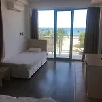 Ξενοδοχείο Largo 2*