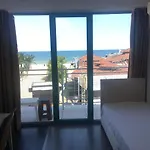 Ξενοδοχείο Largo 2*