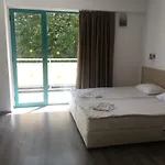 Ξενοδοχείο Largo 2*