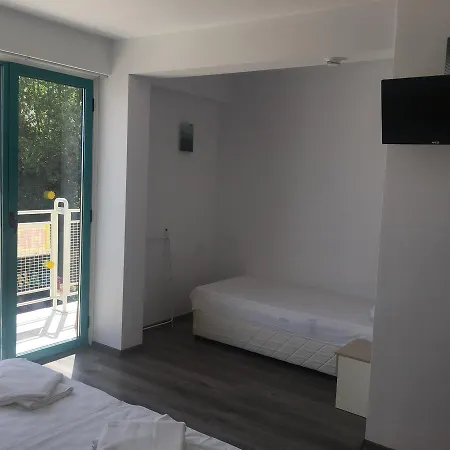 Largo 2* ساني بيتش