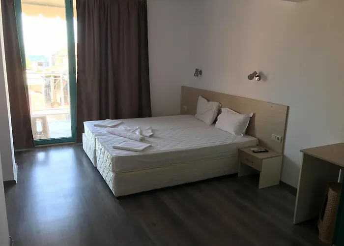 Largo Hotell Slăntjev Brjag