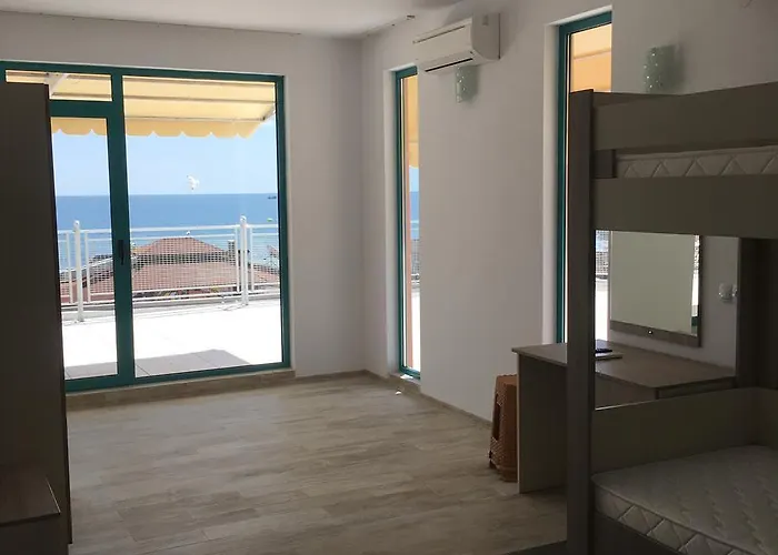 Largo Hotell Slăntjev Brjag